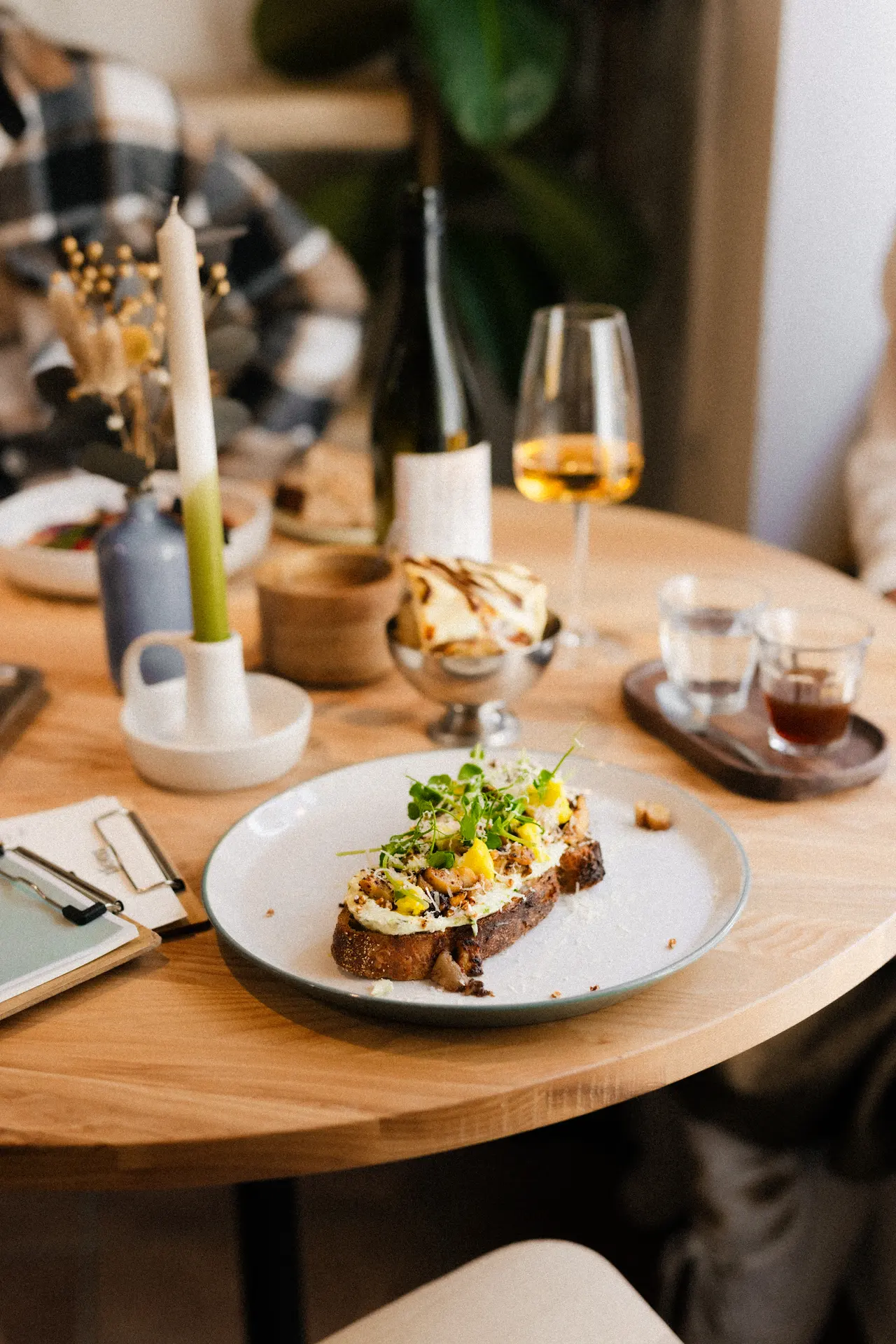 Prostřený stůl v moji café